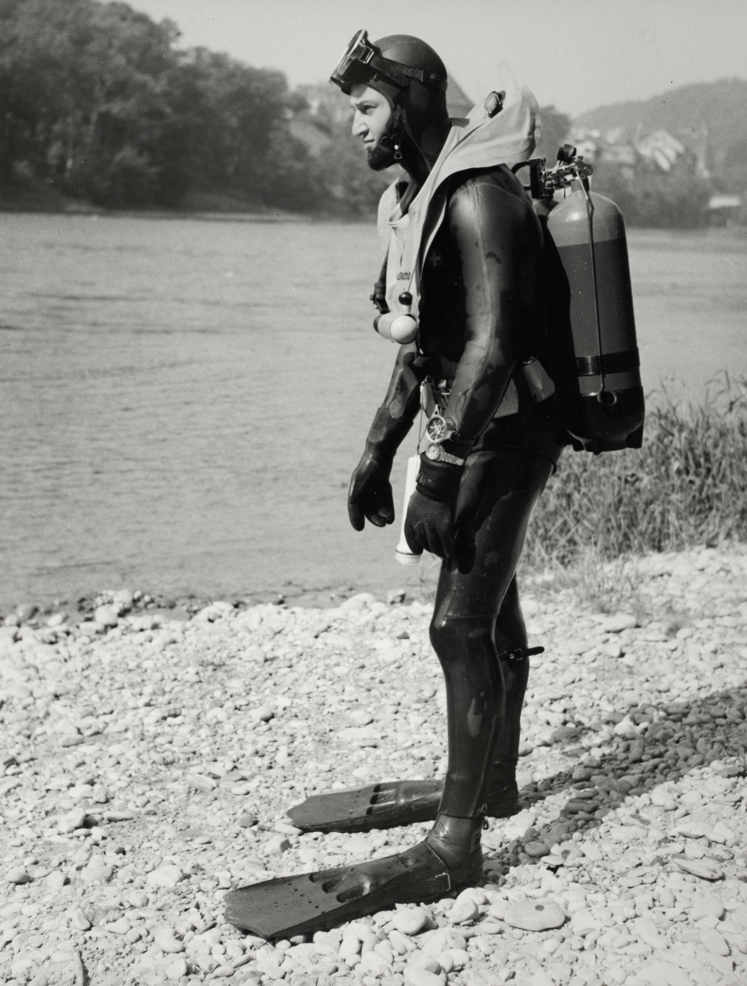 Ein Schweizer Armeetaucher mit seiner SUB 300T...