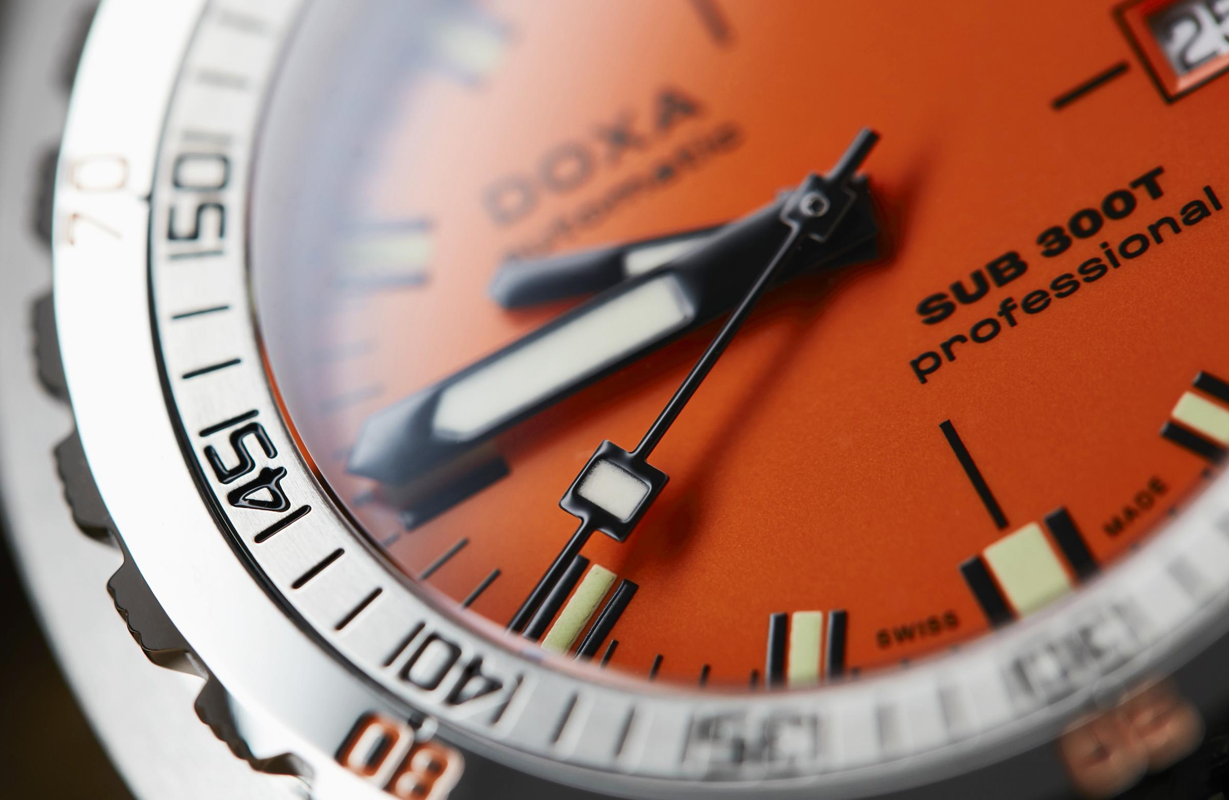 Zoom auf die DOXA SUB 300T