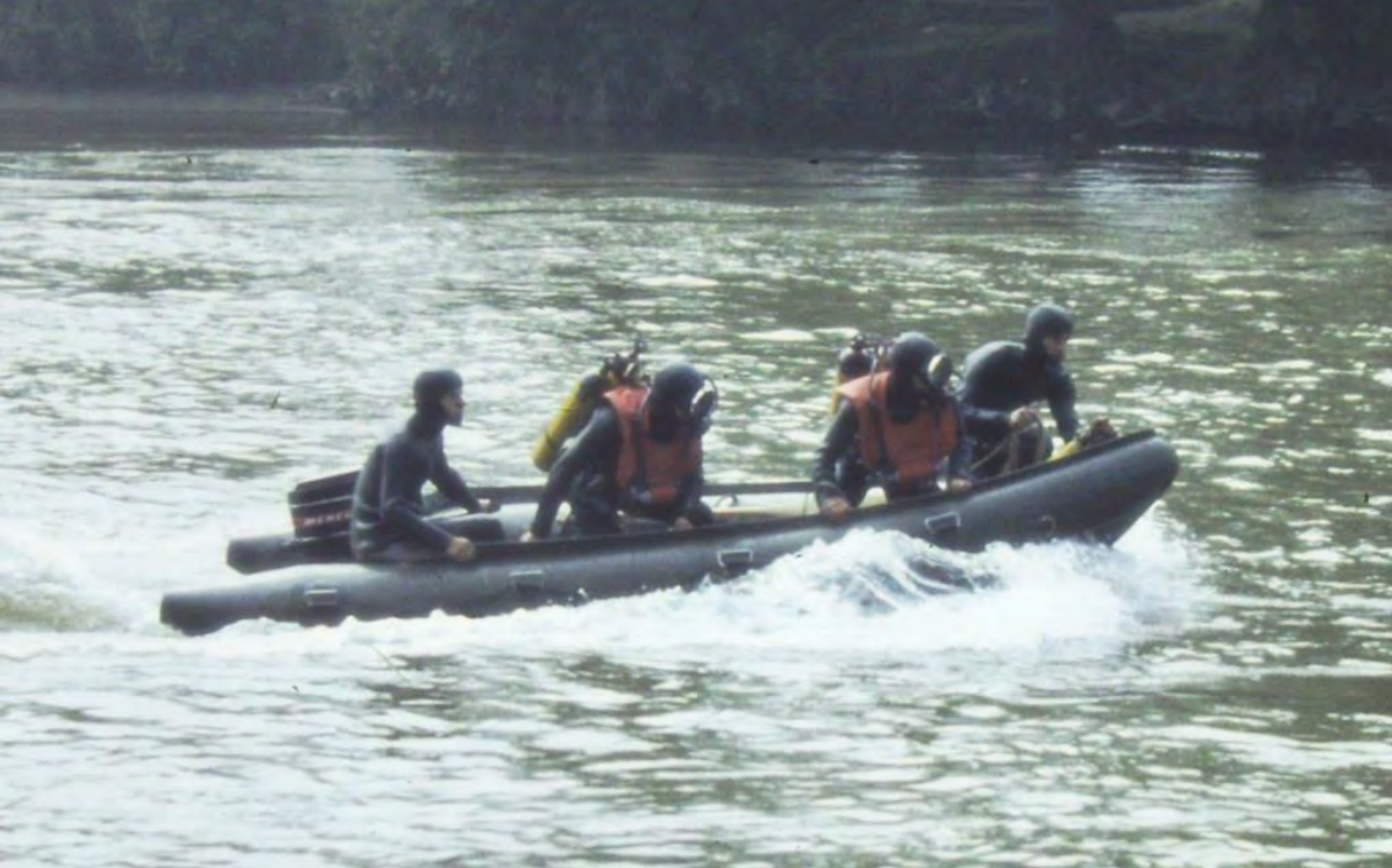 Schweizer Kampfschwimmer im Einsatz (Übung) 1969. (Foto Credit: Kurt Peter)