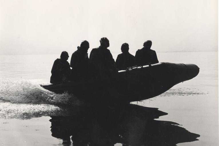 Armeetaucher auf einem Schnellboot